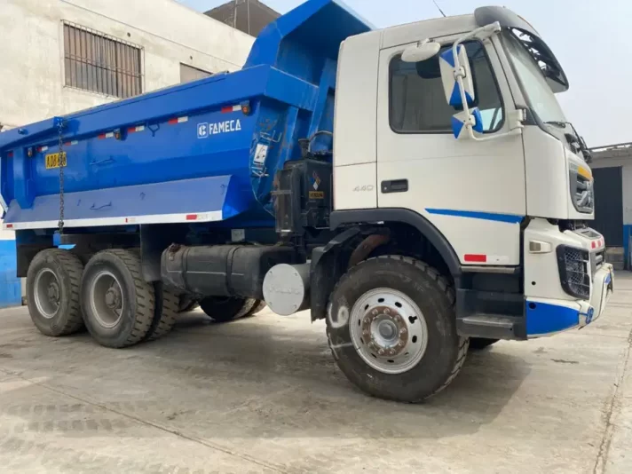 CAMION VOLQUETE 6X4 FMX 480